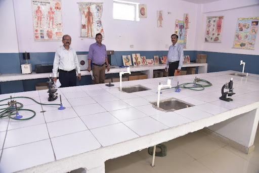 modern international group of college lab image