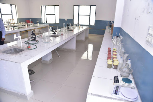 modern international group of college lab image 2